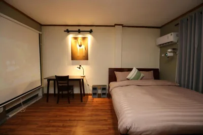 Deluxe-Studio — Memories Stay Nguyễn Thái Bình - Steps to Ben Thanh Market